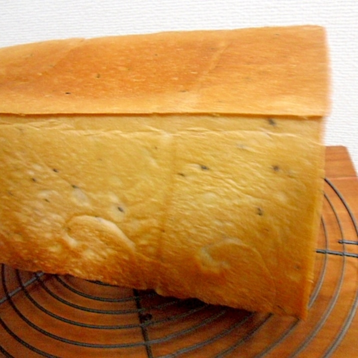 甘めで美味しい 黒ゴマ牛乳食パン 手作りパン
